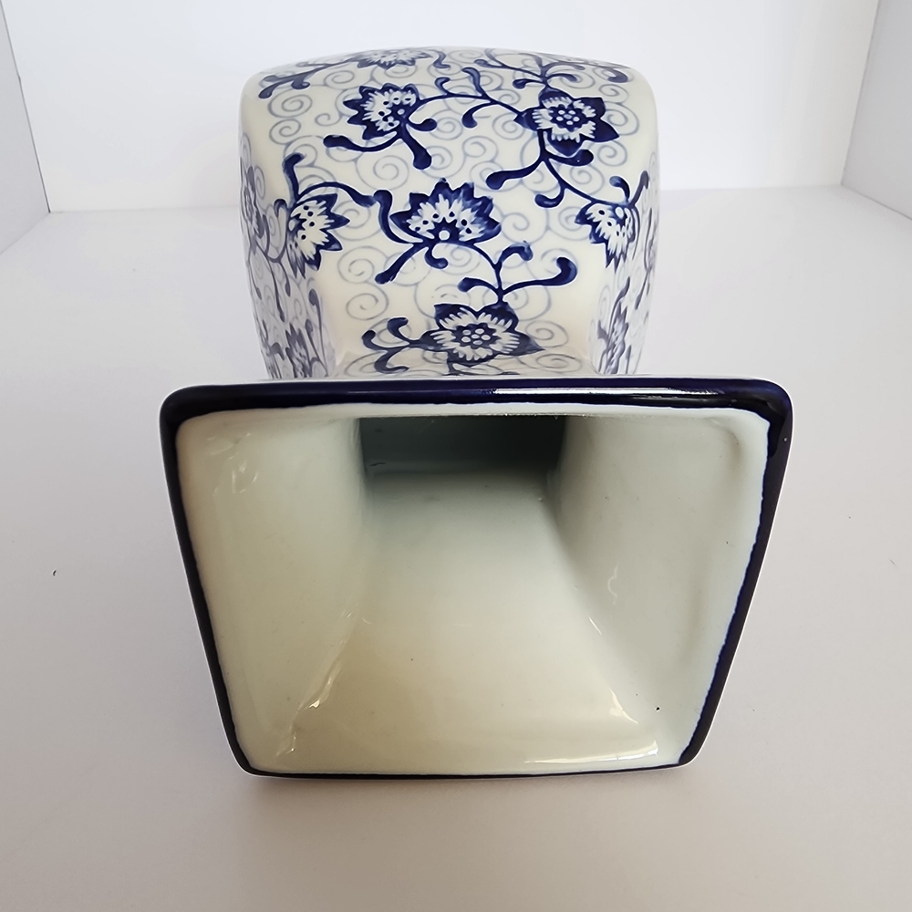 Chinoiserie-style Floral Pattern Vase - Picture 4 of 4